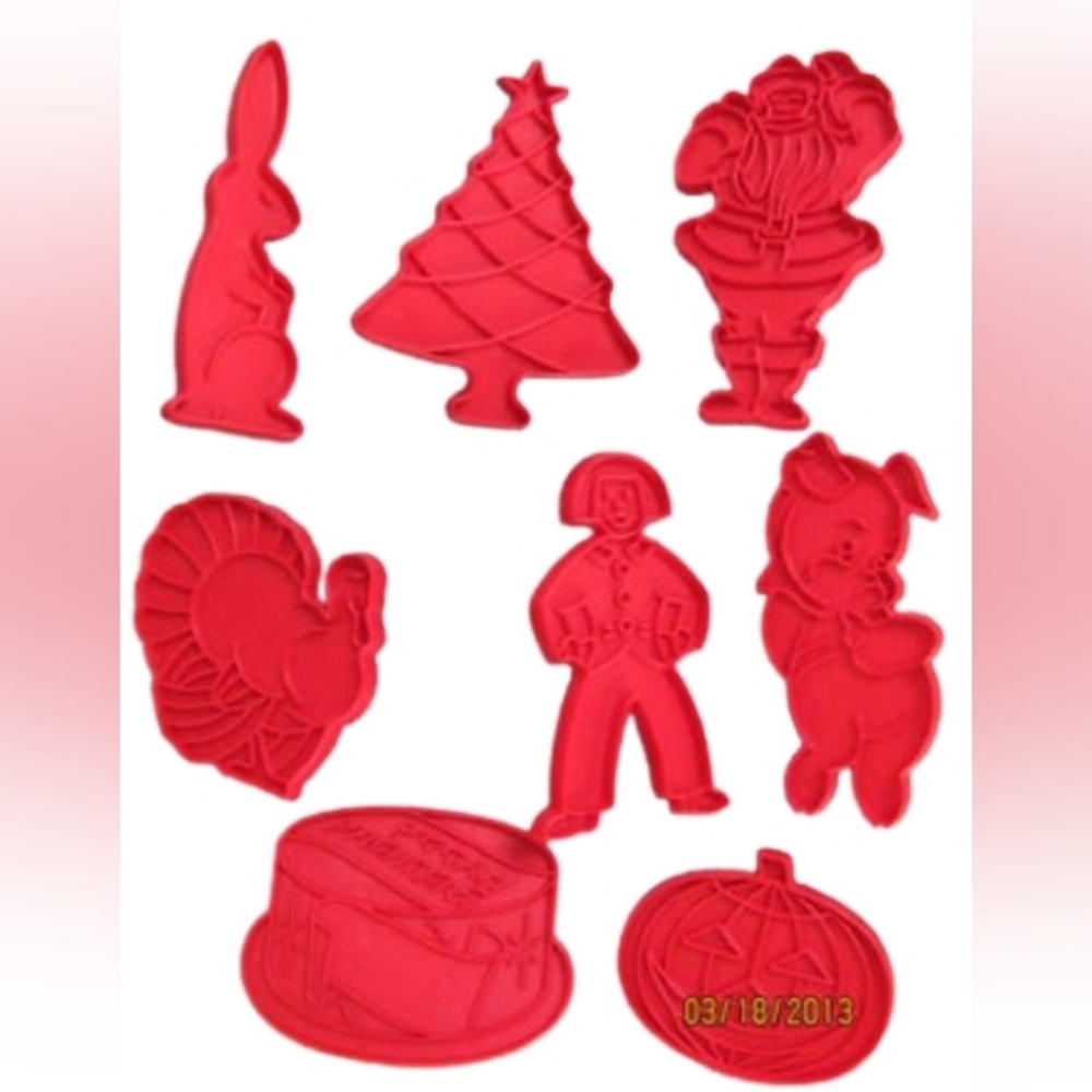 Tupperware Red Holiday Cookie Cutters Set Of 8